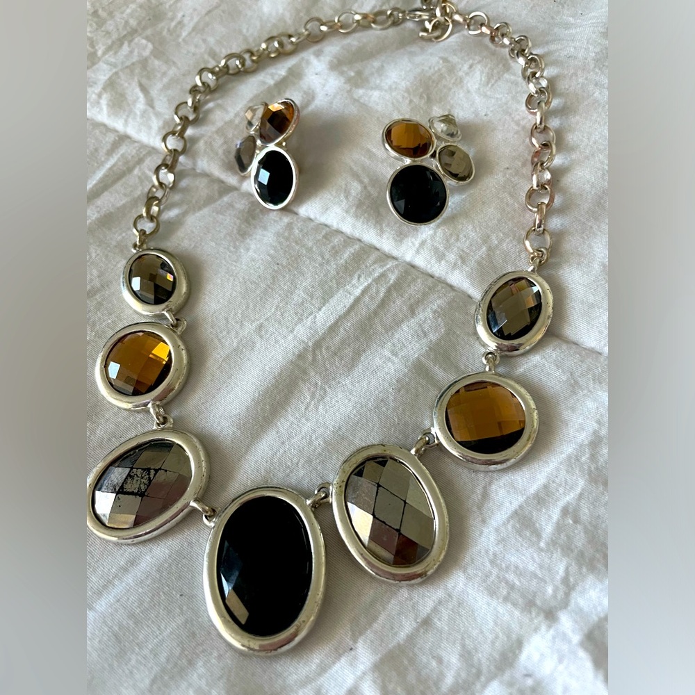Matching Necklace and Earring Set (Clip-on)